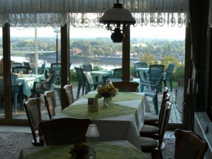 Photo: Elbterrasse im F&amp;uuml;rstengarten - Sch&amp;uuml;tzenhaus